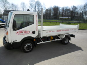 CAMION BENNE BASCULANTE